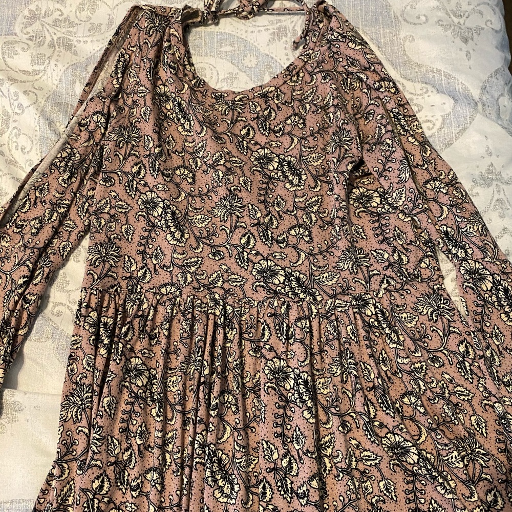 American Eagle Cold Shoulder Top